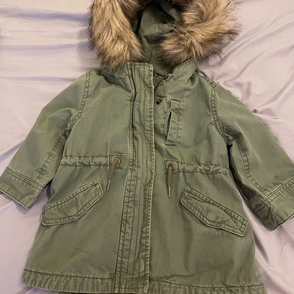 Baby girl Green Parker jacket with fur on the hood !! - Picture 2 of 3